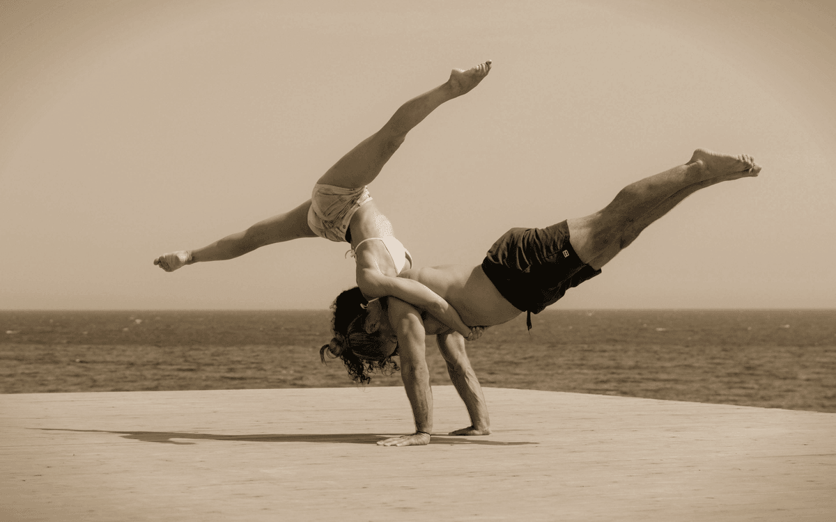 Acroyoga-Pose am Meer — Acroyoga-Convention 2024
