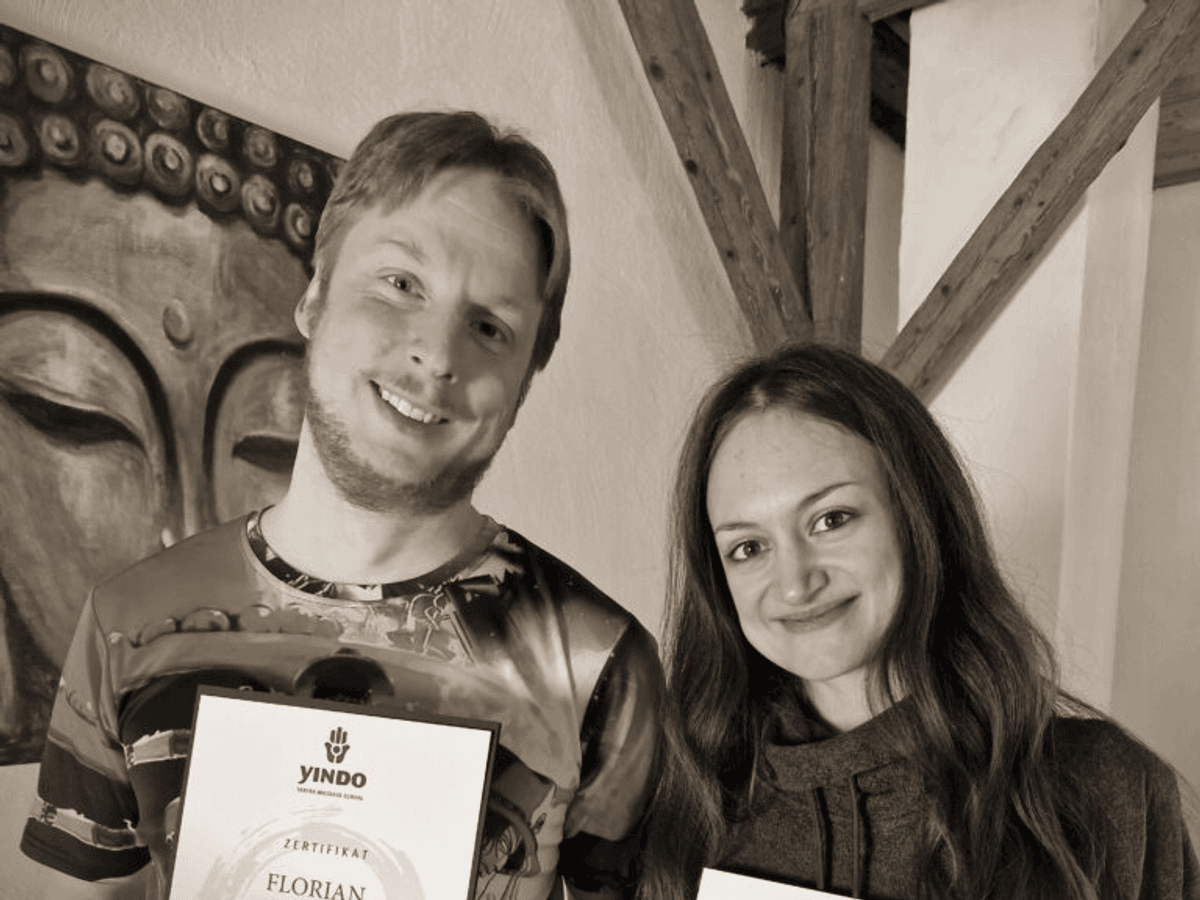 Florian und Eliana mit ihren VINDO-Tantra-Massage-Zertifikaten